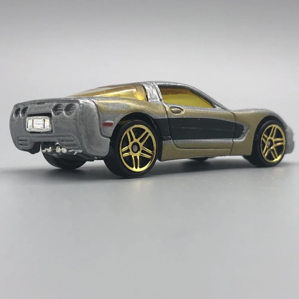 Hot Wheels 1997 '97 Chevrolet Chevy Corvette Car Silver Diecast 1/64 Scale